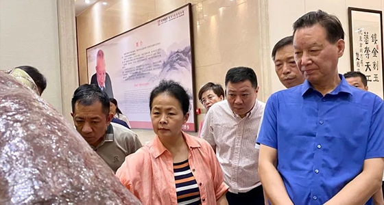 石语千秋松，，，，，，广迎八方客——尊龙凯时·倪东方艺术博物馆